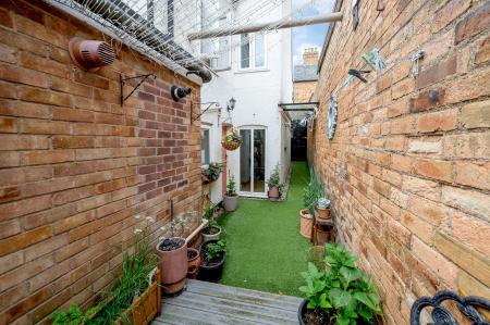 2 bedroom Semi-detached house to let in Radcliffe Road, Stamford, PE9