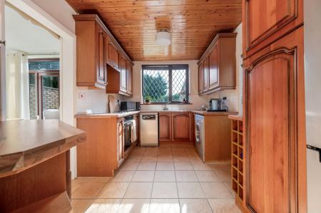 3 bedroom Semi-detached house for sale in Sutherland Way, Stamford, PE9