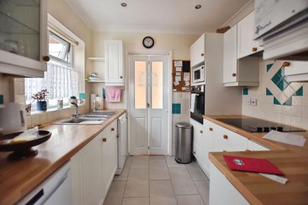 2 bedroom Semi-detached bungalow for sale in Emmanuel Road, Stamford, PE9