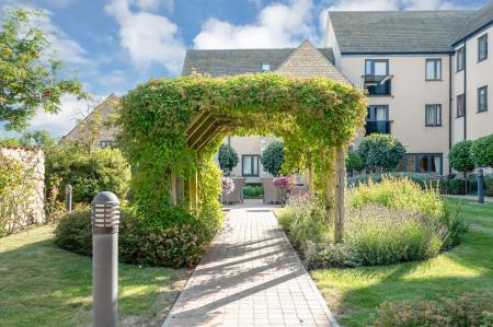 2 bedroom Flat for sale in Stukeley Court, Stamford, PE9