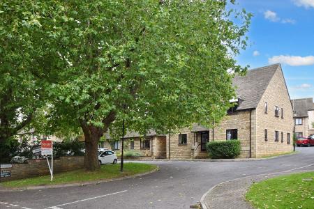 1 bedroom Flat to let in Phillips Court, Stamford, PE9