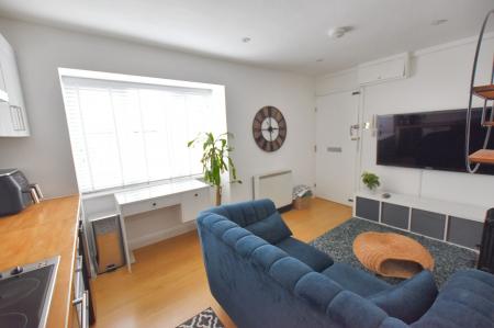 1 bedroom Flat to let in Phillips Court, Stamford, PE9
