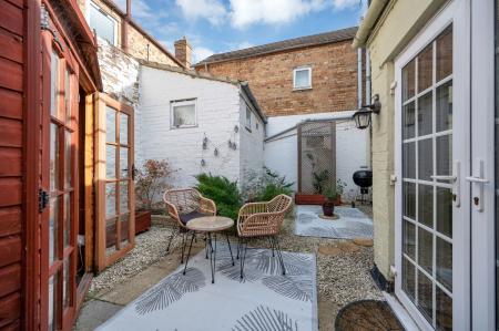 3 bedroom Semi-detached house for sale in Vine Cottage, Stamford