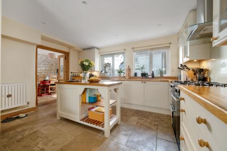 3 bedroom Semi-detached house for sale in Vine Cottage, Stamford
