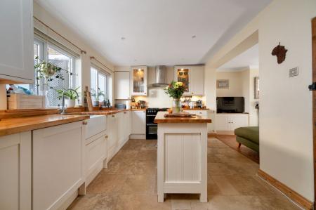 3 bedroom Semi-detached house for sale in Vine Cottage, Stamford