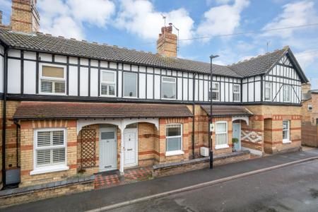 2 bedroom Terraced House for sale in Queen Street, Stamford, PE9