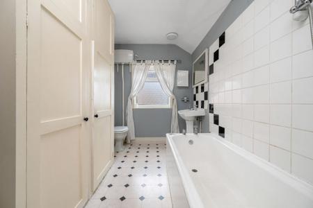 2 bedroom Terraced House for sale in Queen Street, Stamford, PE9
