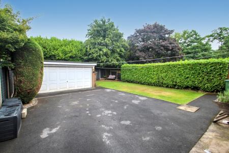 4 bedroom Detached house for sale in Field Close, Blythe Bridge, Stoke-on-Trent, ST11