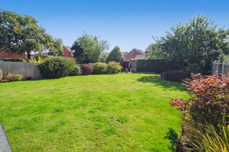 4 bedroom Semi-detached house for sale in Keele Road, Newcastle-under-Lyme, ST5