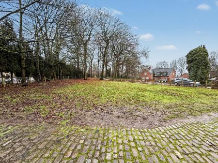 4 bedroom Detached house to let in Dimsdale Hall Drive, Dimsdale, Newcastle-under-Lyme, ST5