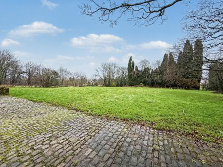 4 bedroom Detached house to let in Dimsdale Hall Drive, Dimsdale, Newcastle-under-Lyme, ST5