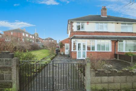 3 bedroom Semi-detached house for sale in Courtway Drive, Sneyd Green, Stoke-on-Trent, ST1