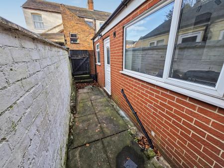 2 bedroom Terraced House to let in Holder Street, Hanley, Stoke-on-Trent, ST1