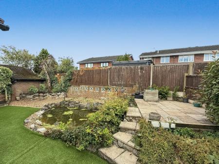 3 bedroom Detached house to let in Widecombe Road, Birches Head, Stoke-on-Trent, ST1