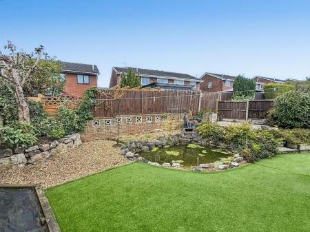 3 bedroom Detached house to let in Widecombe Road, Birches Head, Stoke-on-Trent, ST1