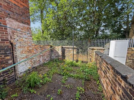 2 bedroom Terraced House for sale in Newlands Street, Stoke-On-Trent, ST4