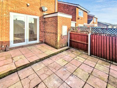 2 bedroom Terraced House to let in Swithin Drive, Stoke-On-Trent, ST4