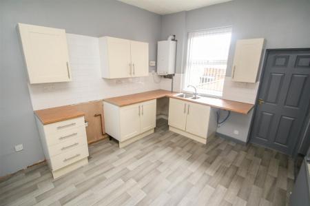 2 bedroom Terraced House to let in Madeley Street, Newcastle, ST5