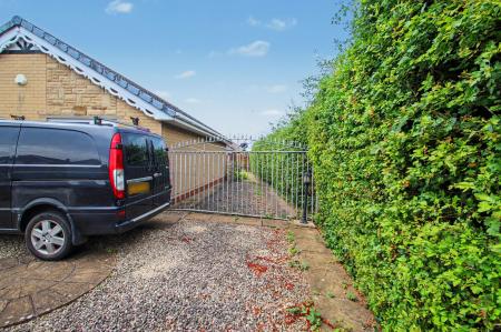2 bedroom Detached bungalow for sale in Conford Close, Stoke-On-Trent, ST2