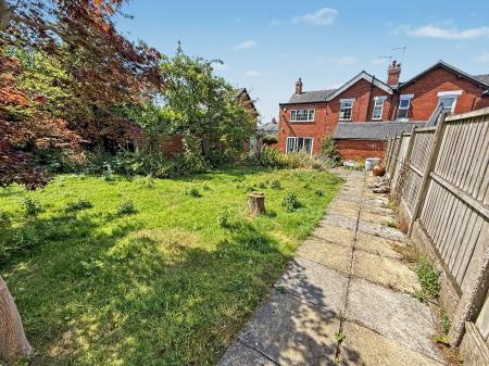 3 bedroom Semi-detached house for sale in Dilhorne Road, Forsbrook, ST11