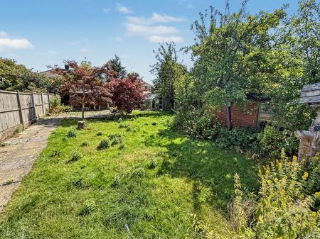 3 bedroom Semi-detached house for sale in Dilhorne Road, Forsbrook, ST11