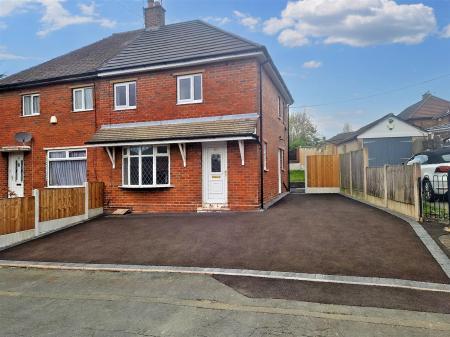3 bedroom Semi-detached house to let in Dawlish Drive, Stoke-On-Trent, ST2