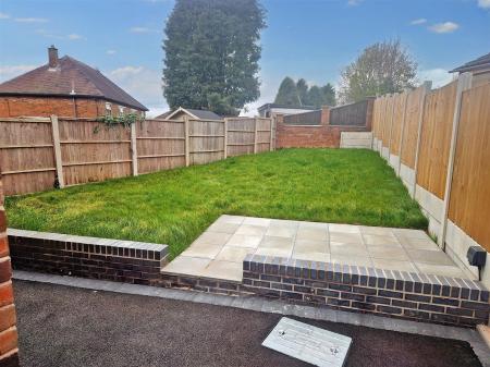 3 bedroom Semi-detached house to let in Dawlish Drive, Stoke-On-Trent, ST2