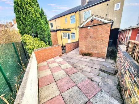 2 bedroom Terraced House to let in London Road, Stoke-On-Trent, ST4