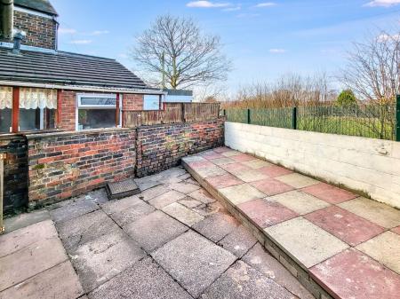 2 bedroom Terraced House to let in London Road, Stoke-On-Trent, ST4