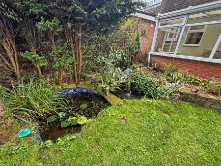3 bedroom Semi-detached house for sale in Birch Grove, Forsbrook, ST11