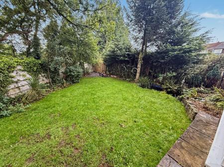 3 bedroom Semi-detached house for sale in Birch Grove, Forsbrook, ST11