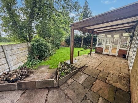 3 bedroom Semi-detached house for sale in Birch Grove, Forsbrook, ST11