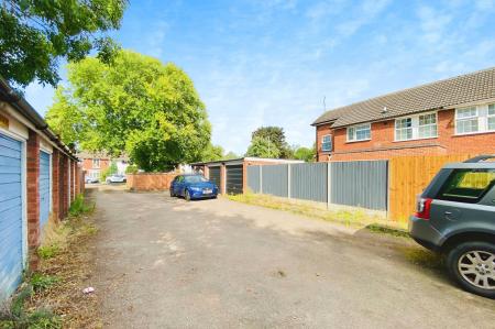 3 bedroom End of terrace house for sale in Abbotts Close, Syston, LE7