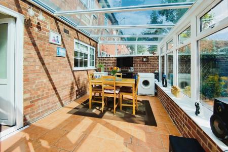 3 bedroom End of terrace house for sale in Abbotts Close, Syston, LE7