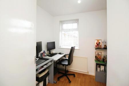 3 bedroom End of terrace house for sale in Abbotts Close, Syston, LE7