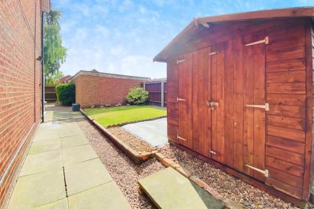 3 bedroom End of terrace house for sale in Abbotts Close, Syston, LE7