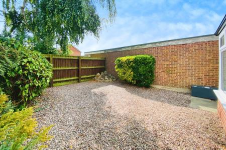 3 bedroom End of terrace house for sale in Abbotts Close, Syston, LE7