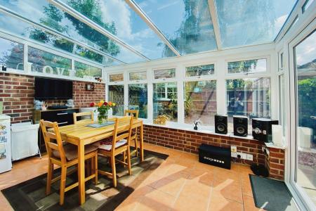 3 bedroom End of terrace house for sale in Abbotts Close, Syston, LE7