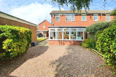 3 bedroom End of terrace house for sale in Abbotts Close, Syston, LE7