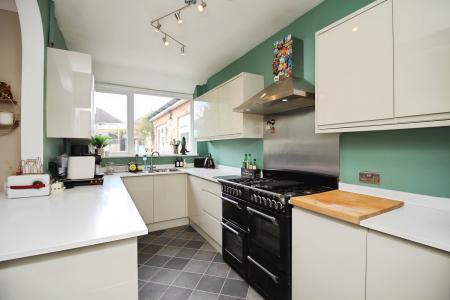 5 bedroom Semi-detached house for sale in Acacia Avenue, Birstall, LE4