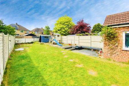 5 bedroom Semi-detached house for sale in Acacia Avenue, Birstall, LE4