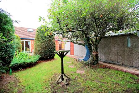 2 bedroom Semi-detached bungalow for sale in Alexandra Street, Thurmaston, LE4