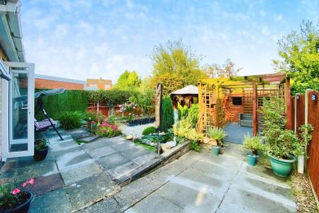 2 bedroom Semi-detached bungalow for sale in Allington Drive, Birstall, LE4