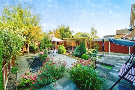 2 bedroom Semi-detached bungalow for sale in Allington Drive, Birstall, LE4