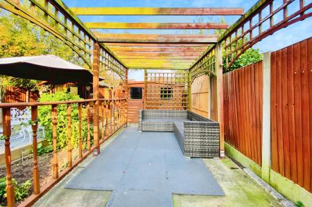 2 bedroom Semi-detached bungalow for sale in Allington Drive, Birstall, LE4