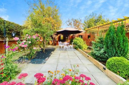 2 bedroom Semi-detached bungalow for sale in Allington Drive, Birstall, LE4