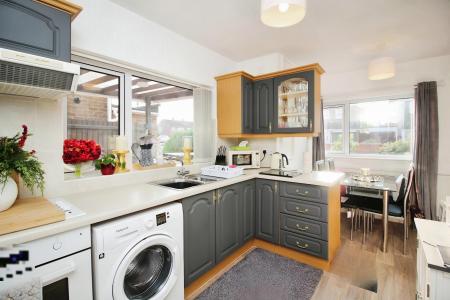 2 bedroom Semi-detached bungalow for sale in Allington Drive, Birstall, LE4