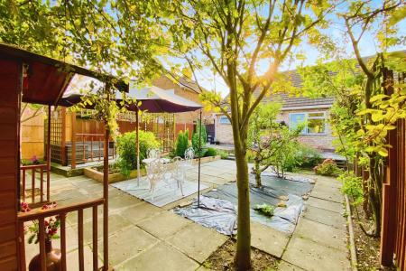 2 bedroom Semi-detached bungalow for sale in Allington Drive, Birstall, LE4