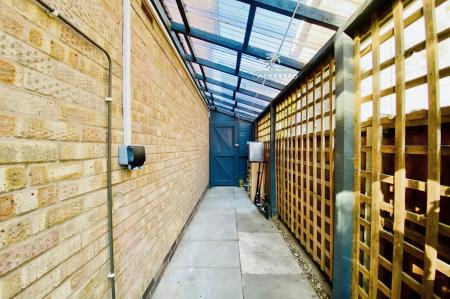 2 bedroom End of terrace house for sale in Ash Drive, Syston, LE7