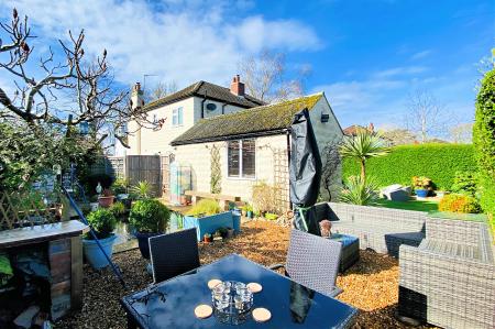 3 bedroom Semi-detached house for sale in Barkby Road, Queniborough, LE7